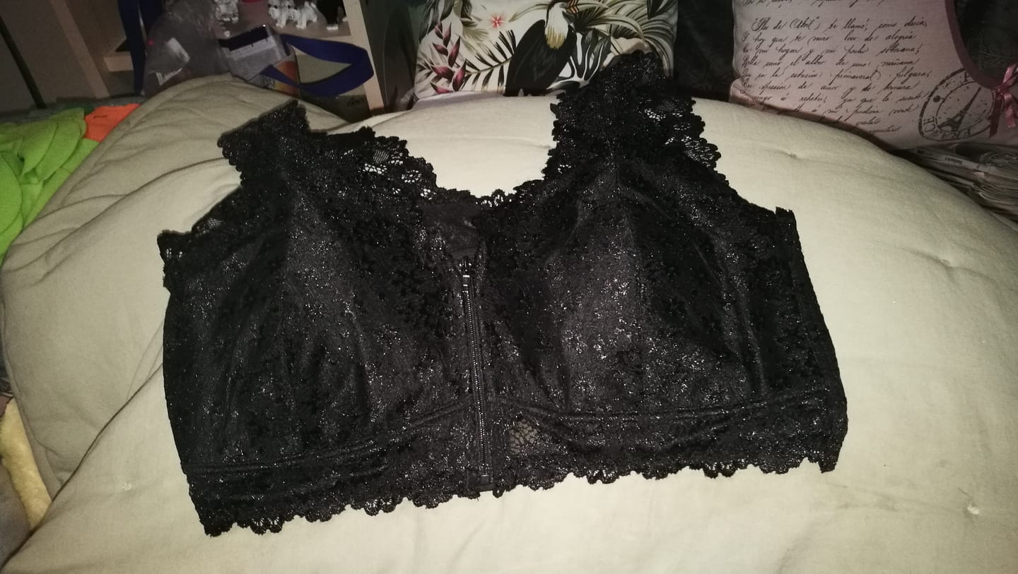 Customer photo review of Soutien-gorge sans armatures en dentelle zip à l'avant