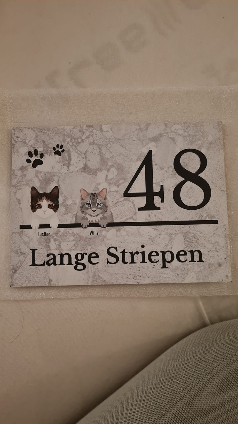 Customer photo review of Hausnummer mit Marmoroptik - Individuelles Türschild