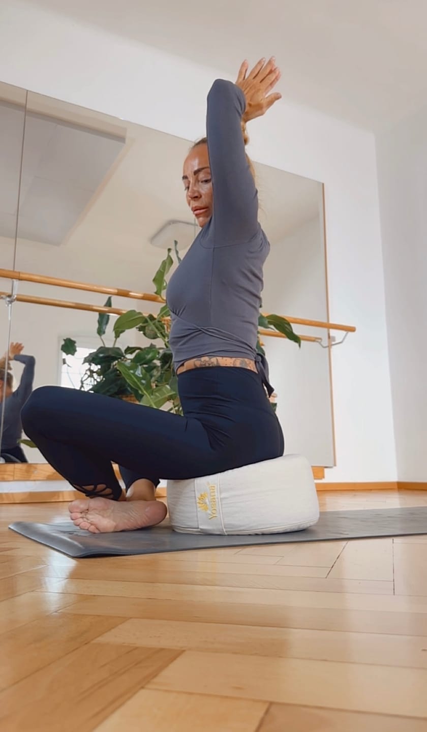 Customer photo review of Yogakissen rund, Meditationskissen 35x17cm, Sitzkissen, Farbe Baumwolle-Natur