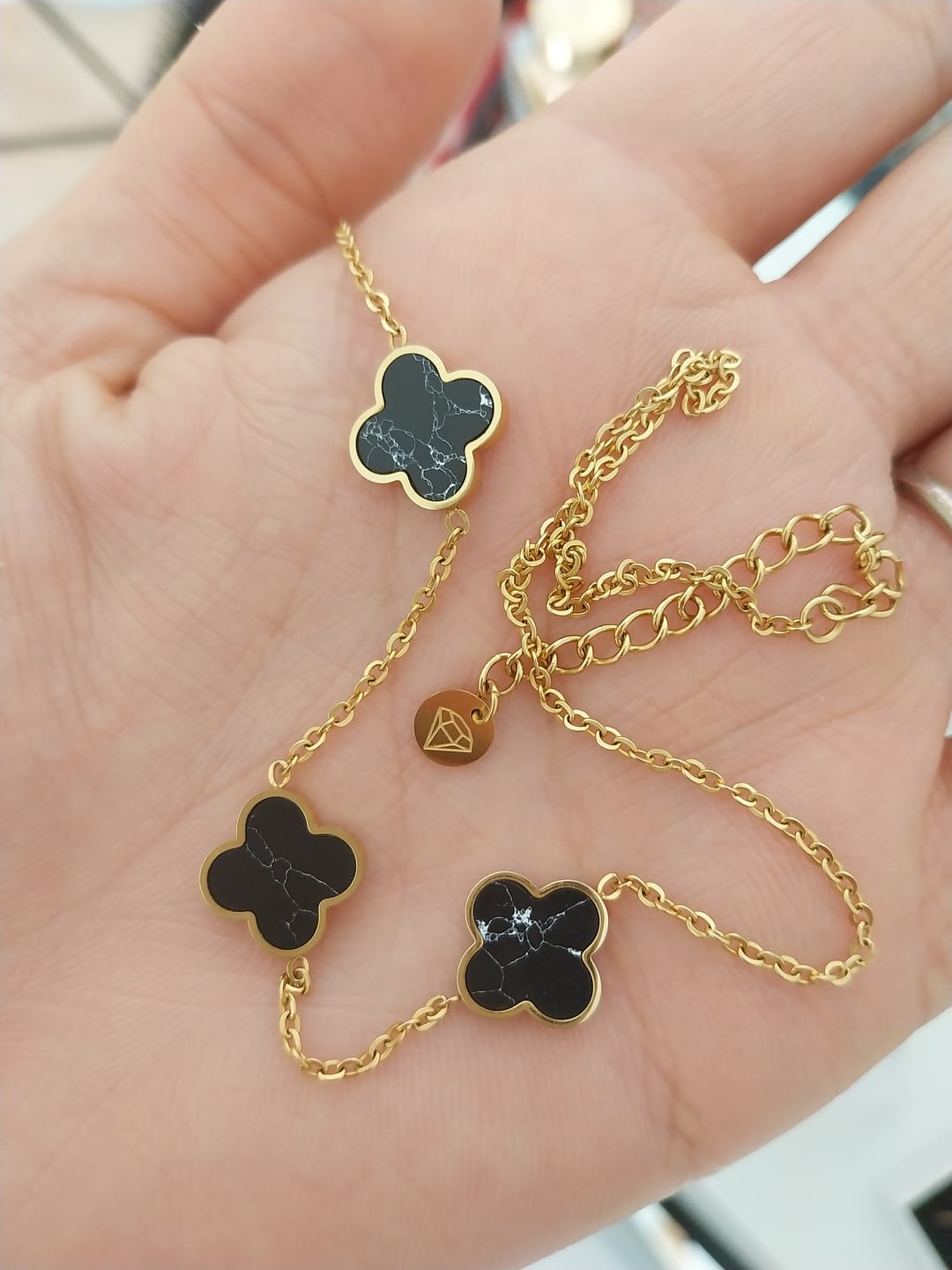 Customer photo review of Clover Marmor Kette | 18K vergoldet
