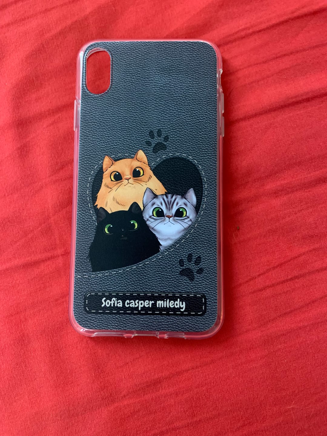 Customer photo review of Gatto con cuore aspetto similpelle - Custodia per il telefono personalizzata