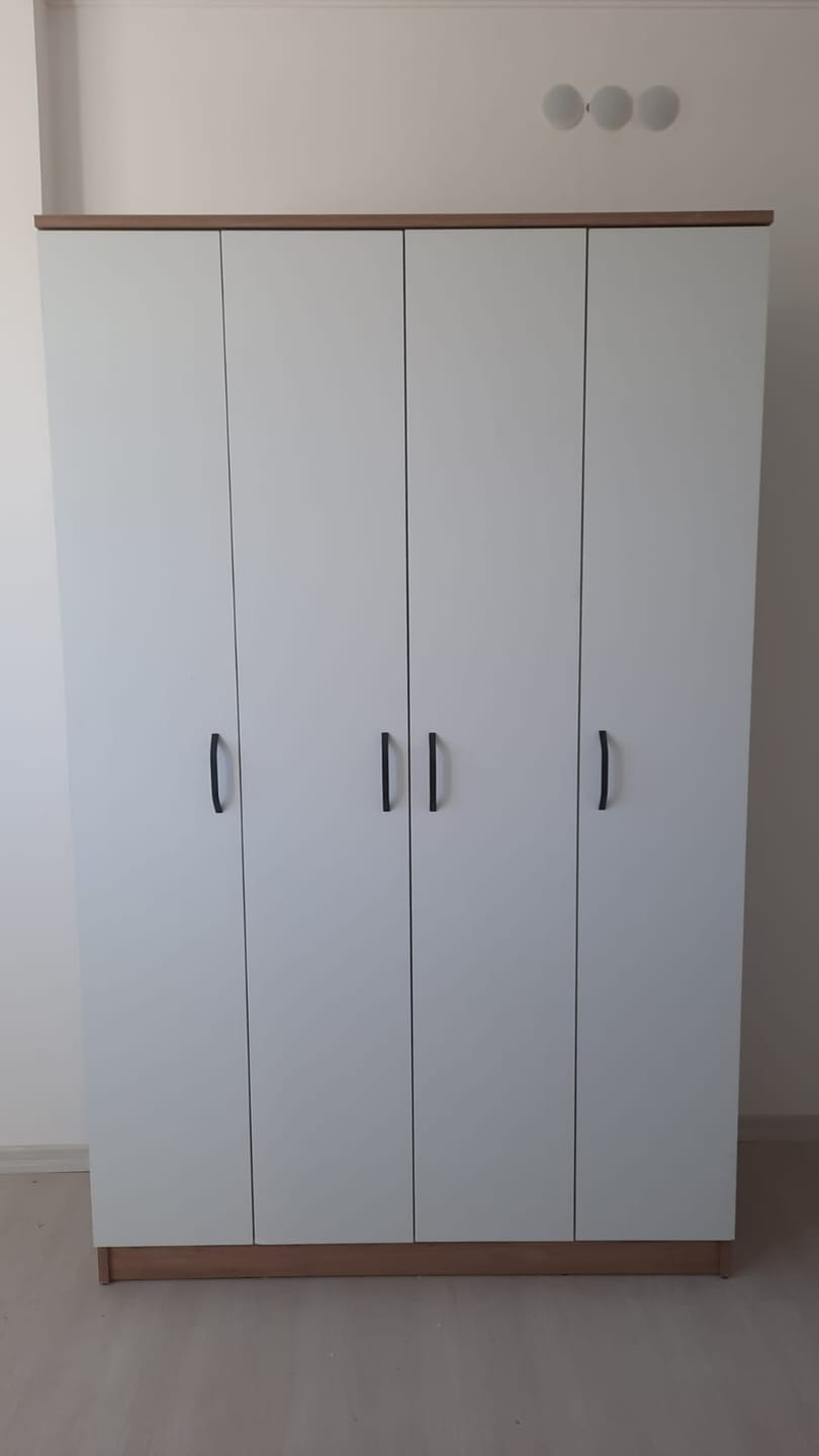Customer photo review of Rani BA116 Geniş Gardırop Elbise Dolabı 4 Kapaklı 12 Raflı 2 Askılı Sepet Ceviz - Beyaz