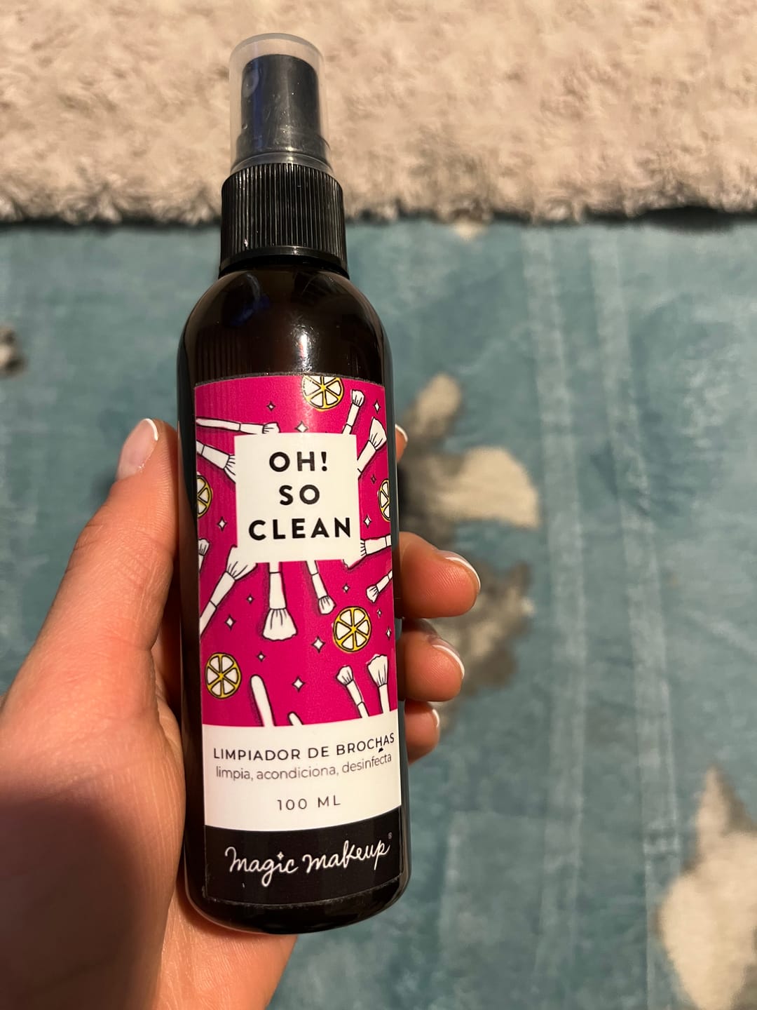Customer photo review of ✭OH! SO CLEAN✭  limpiador instantáneo de brochas 100ml