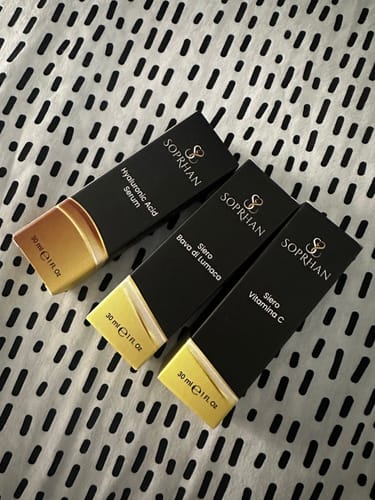 Customer photo review of Siero Acido Ialuronico + Vitamina C         -       2 al prezzo di 1 (30 ml per Siero)