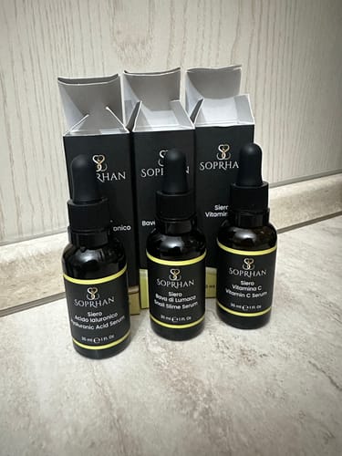 Customer photo review of Siero Acido Ialuronico + Vitamina C         -       2 al prezzo di 1 (30 ml per Siero)