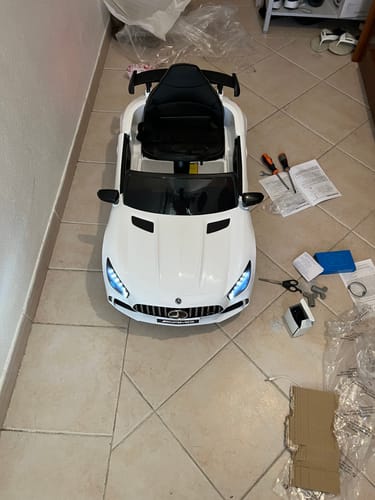 Reseña con foto de un cliente sobre Carro Elétrico para Criança MERCEDES GTR MINI 12v Branco c/ RODAS DE BORRACHA & ASSENTO EM PELE