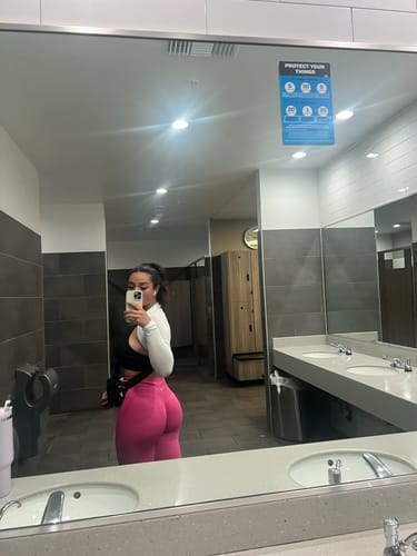 Customer photo review of Pchee Bubblegum Pink Seamless Contour Scrunch Butt Leggings