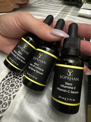 Customer photo review of Siero Acido Ialuronico + Vitamina C         -       2 al prezzo di 1 (30 ml per Siero)