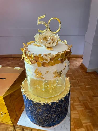 Customer photo review of Navy blue and gold glitter leaves - Edible Icing Cake Wrap