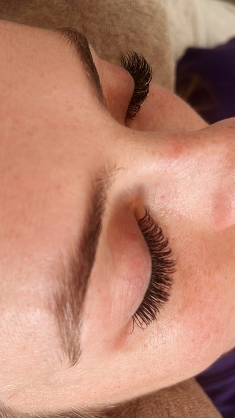 Customer photo review of Mar Preto Black Lash Adhesive