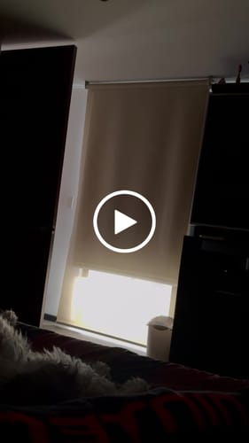 Customer video review of SmartWings Motorized Roller Shades 100% Blackout Linen