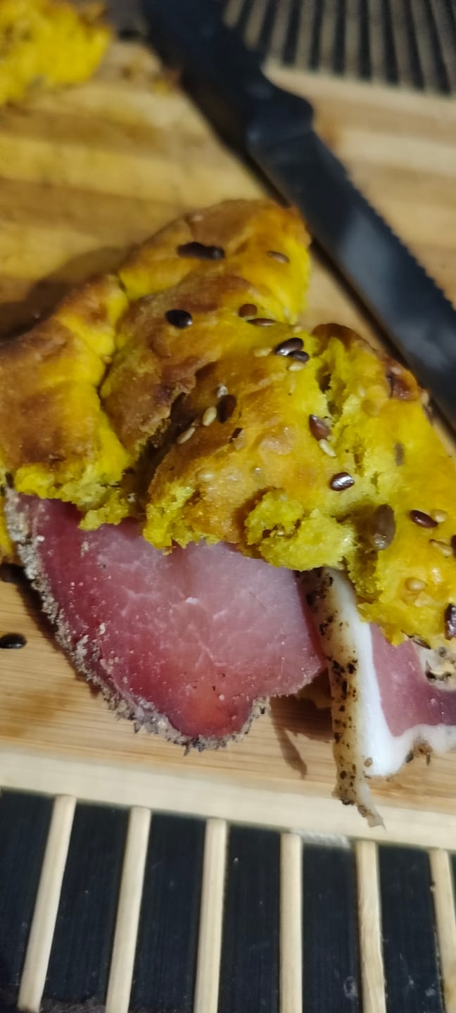 Customer photo review of Focaccia alla Curcuma con Semi Misti