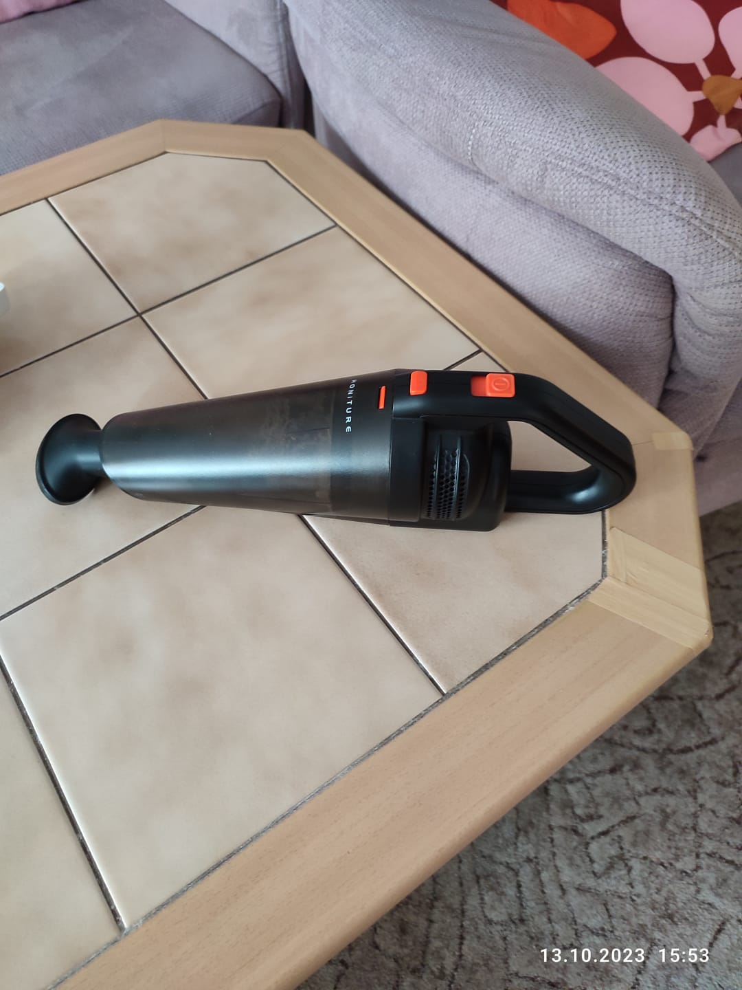 Customer photo review of Leistungsstarker Akku-Handstaubsauger / Beutelloser 9500Pa Handstaubsauger für Nass & Trocken / Handsauger mit 2600mAh Akku & LED-Leuchte