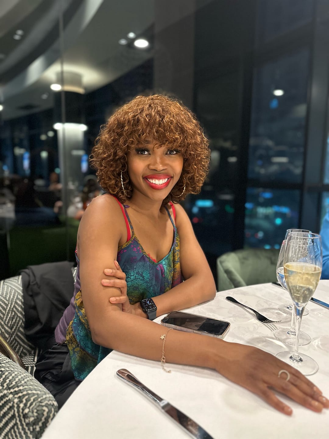 Customer photo review of Colour : Double Drawn Highlighted Curly Fringe
