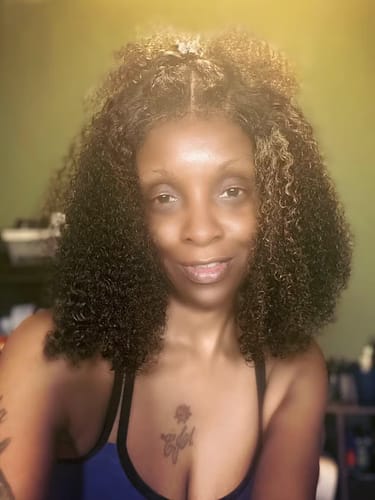 Customer photo review of 4C Edges | Luvwin 180%density Highlight Afro Curls 5x5 HD Glueless Undetectable Frontal Lace Wig