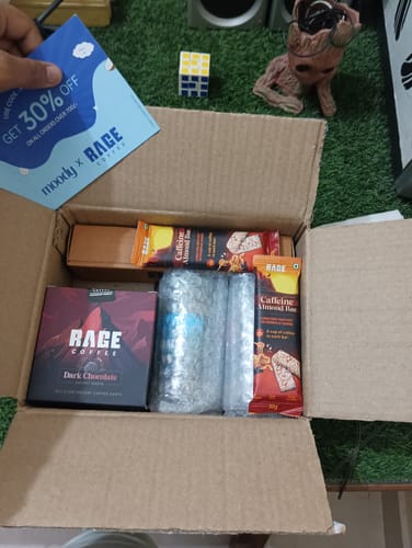 Customer photo review of Creme caramel 50 gms  + Vanilla Bubblegum 50 gms + Caffeine Almond Bar Pack of 2 + Frother  + Dark Chocolate sachets 10 pcs