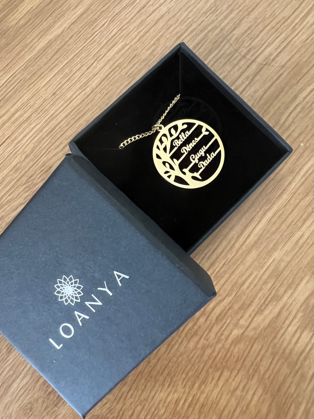 Customer photo review of LOANYA Lebensbaum Kette mit personalisierten Namen