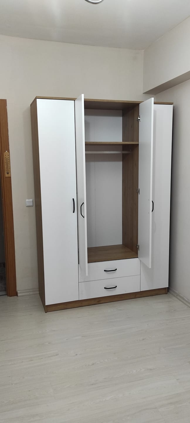 Customer photo review of Rani BA112 Geniş Gardırop Elbise Dolabı 4 Kapaklı 2 Çekmeceli 13 Raflı 1 Askılı Sepet Ceviz - Beyaz