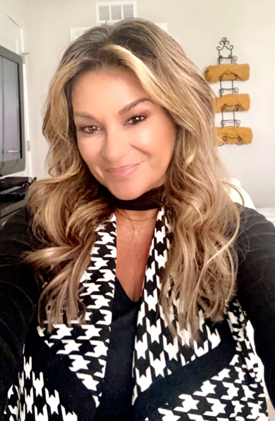 Customer photo review of 20” Beige/Brown Highlights #7/4 DIY Hair Extensions Home Kit
