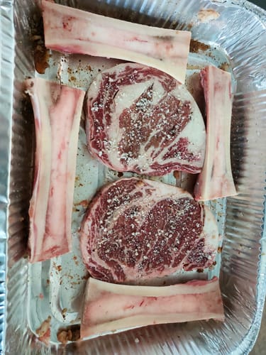 Reseña con foto de un cliente sobre Rib Eye Steak