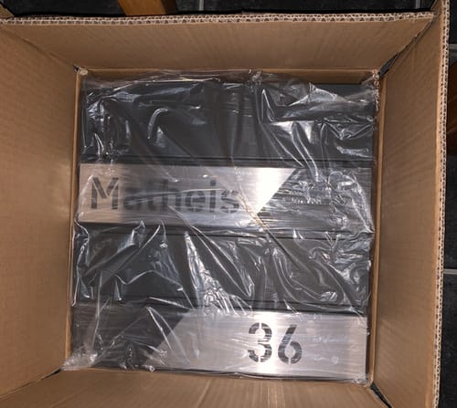 Customer photo review of AlbersDesign Briefkasten B1 anthrazit (RAL7016) personalisiert mit Edelstahl-Schildern