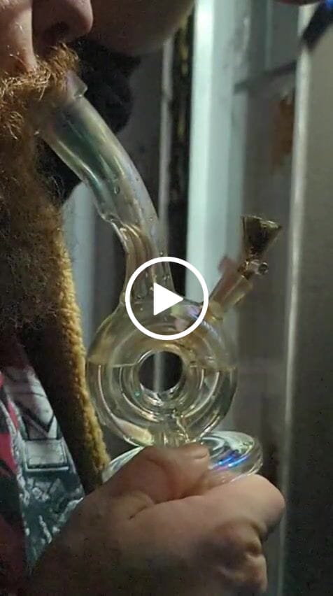 Customer video review of Saturn Bong