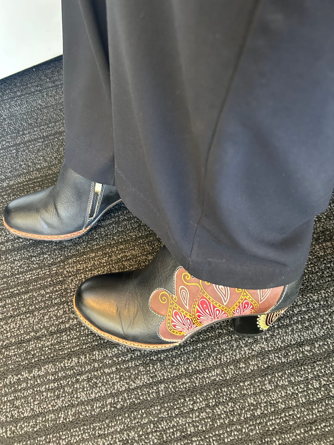 Customer photo review of Retro Pattern Leather Zipper Pumps