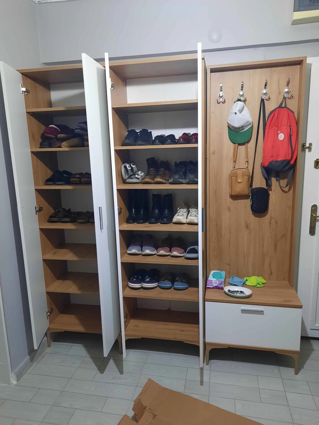 Customer photo review of Rani EA116 Ayakkabılık Portmanto 7 Raflı Çok Amaçlı Dolap Sepet Ceviz - Beyaz