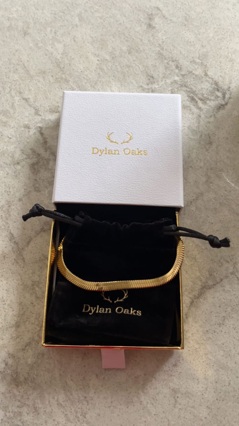 Customer photo review of Herringbone Bracelet Gold
