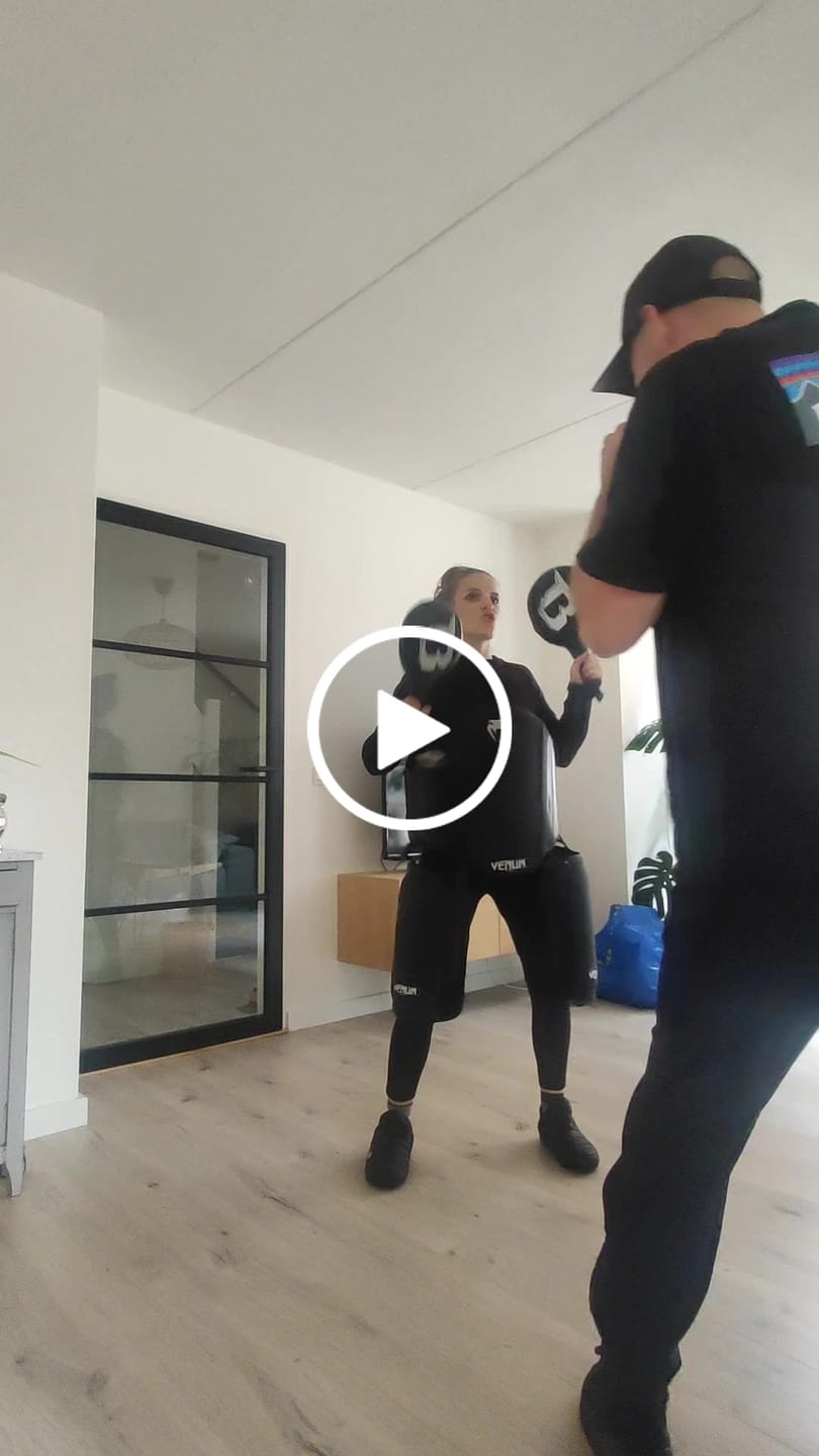 Customer video review of Booster Handpads - Zwart/Rood/Wit