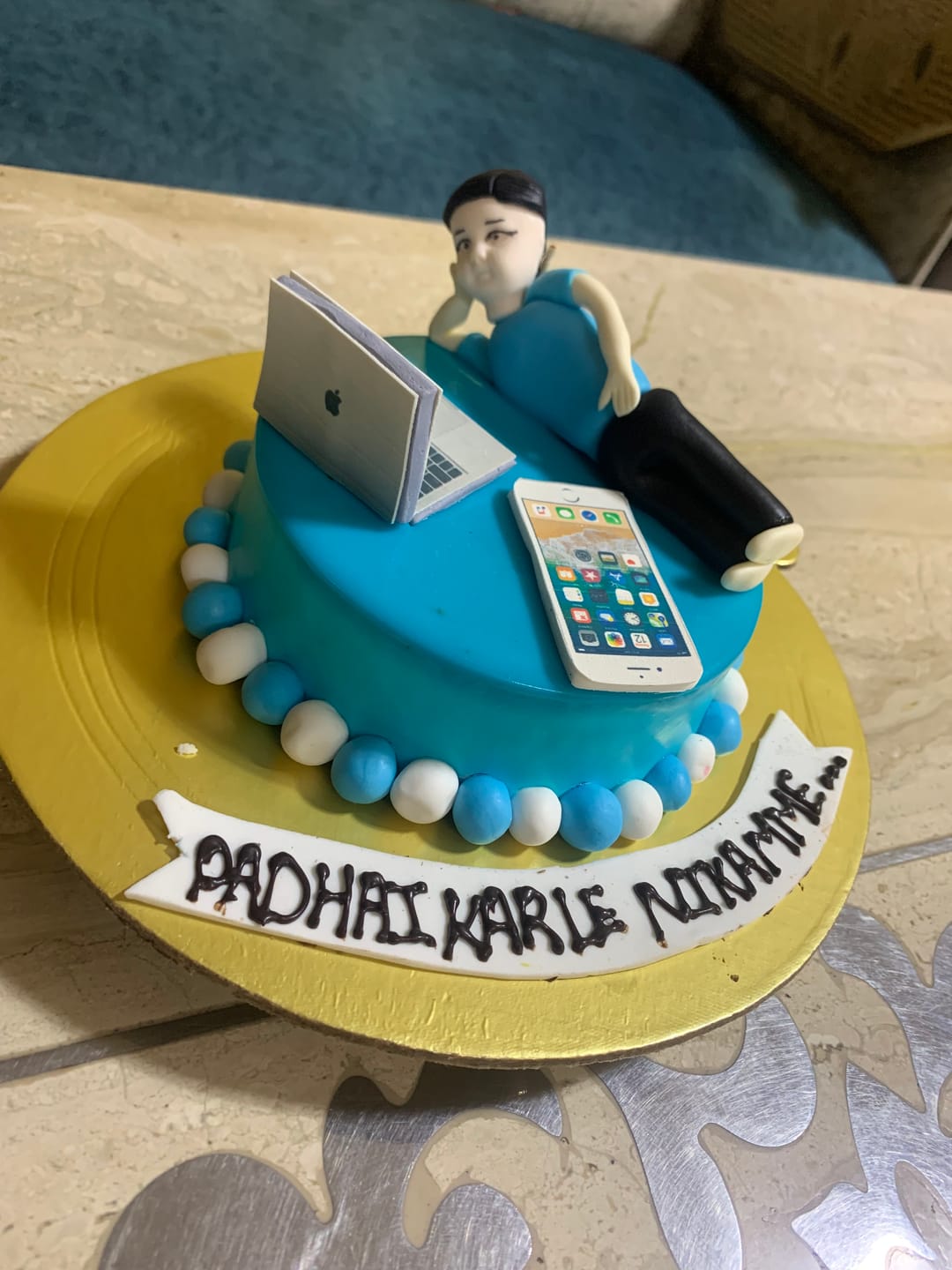 Customer photo review of Side Workaholic Cake