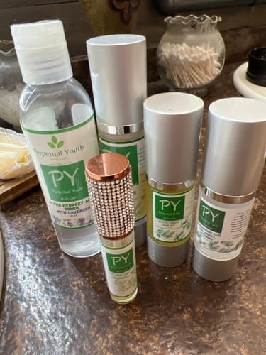 Customer photo review of 🌿 New Box Set!  All the skin care in one complete set 💛💛💛