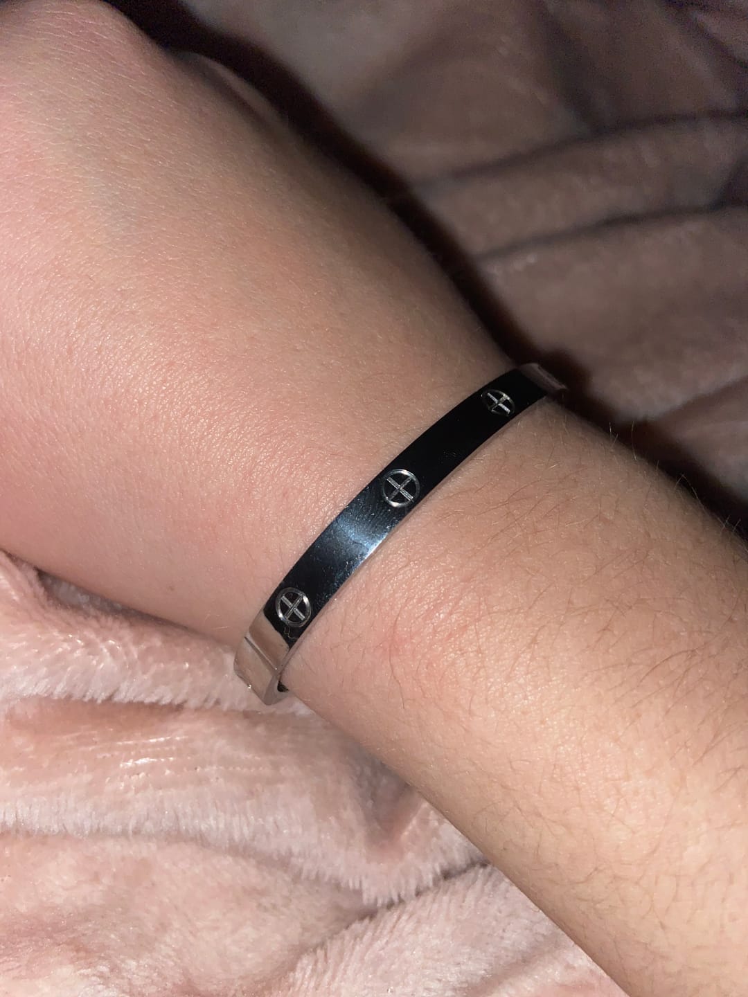 Customer photo review of Crossed Arianna Armreif | 18K vergoldet