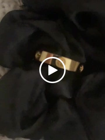 Customer video review of Crossed Arianna Ring | 18K vergoldet