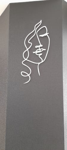 Customer photo review of Femme aux cheveux bouclés