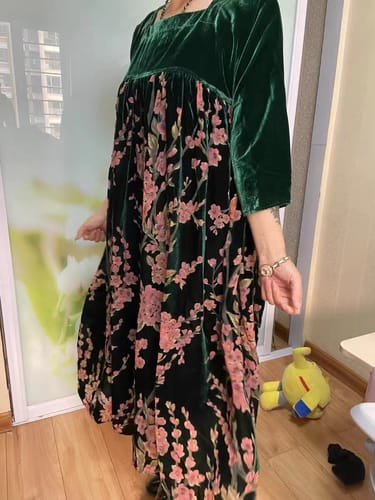 Customer photo review of Unique Green O-Neck Patchwork Print Silk Velour Long Dresses Bracelet Sleeve
