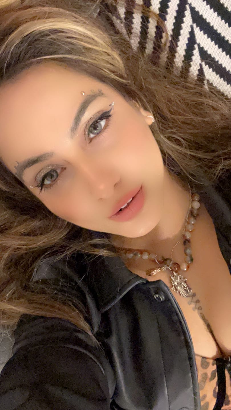 Customer photo review of DNA Taylor Blue Gray Prescription Coloured Contact Lenses
