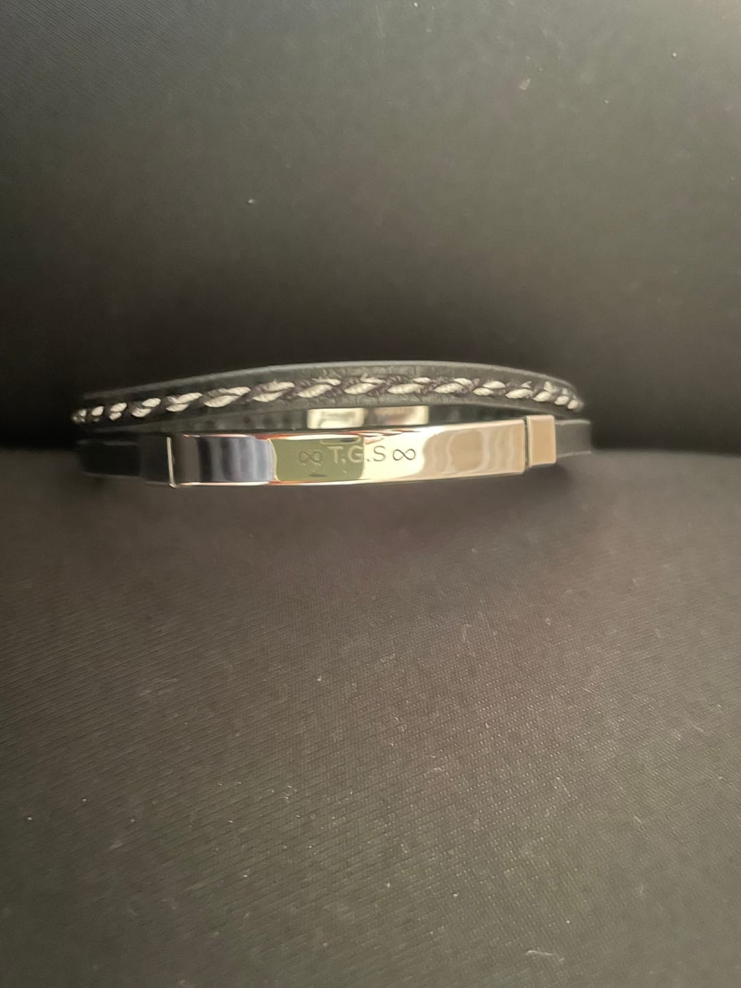 Customer photo review of Pulsera Hombre BRAVE Lord ~ Texto Personalizable