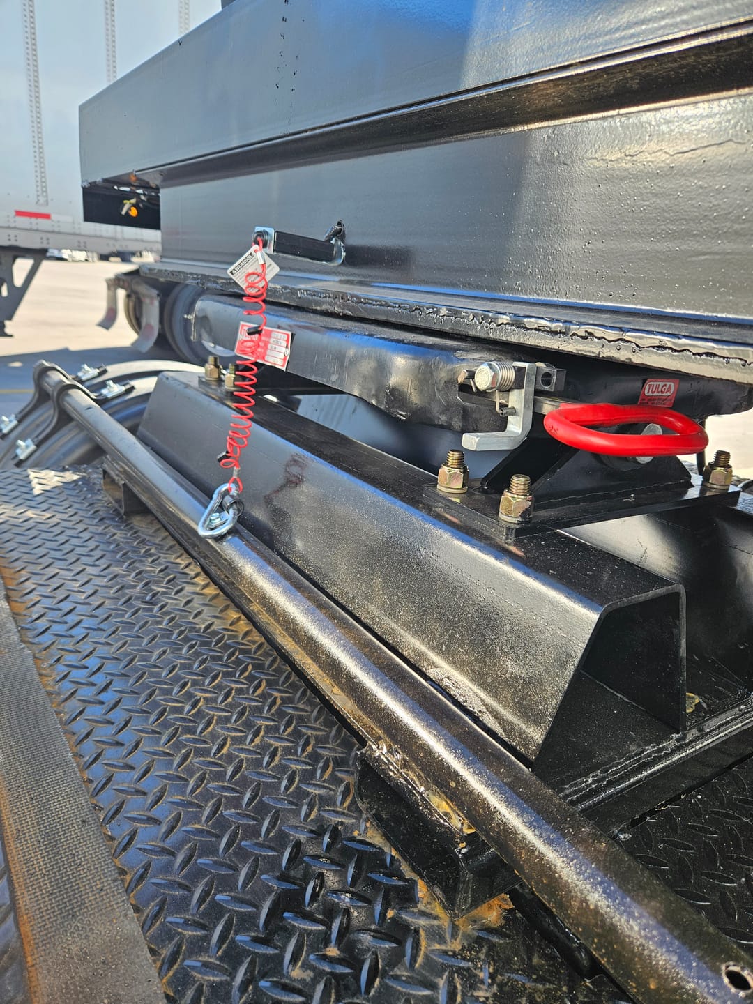 Customer photo review of T10 Fifth Wheel Hitch Plate for Hotshot Flatbed Chassis Pickup Trucks Trailers RVs Toy Car Haulers