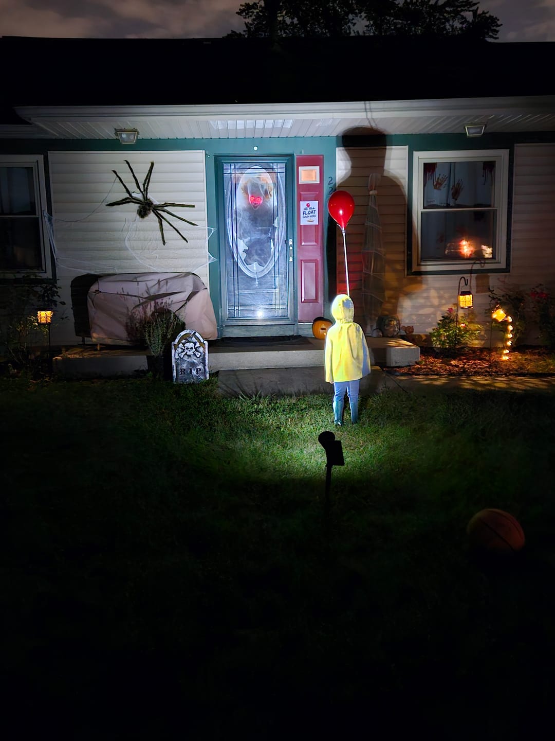Customer photo review of PermaShine® Georgie Red Balloon Kit - IT | Pennywise | Halloween