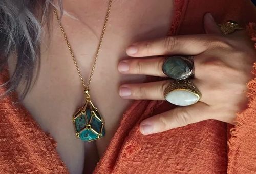 Customer photo review of Jewelance™ - Justerbar Halskæde Med Krystalstenholder