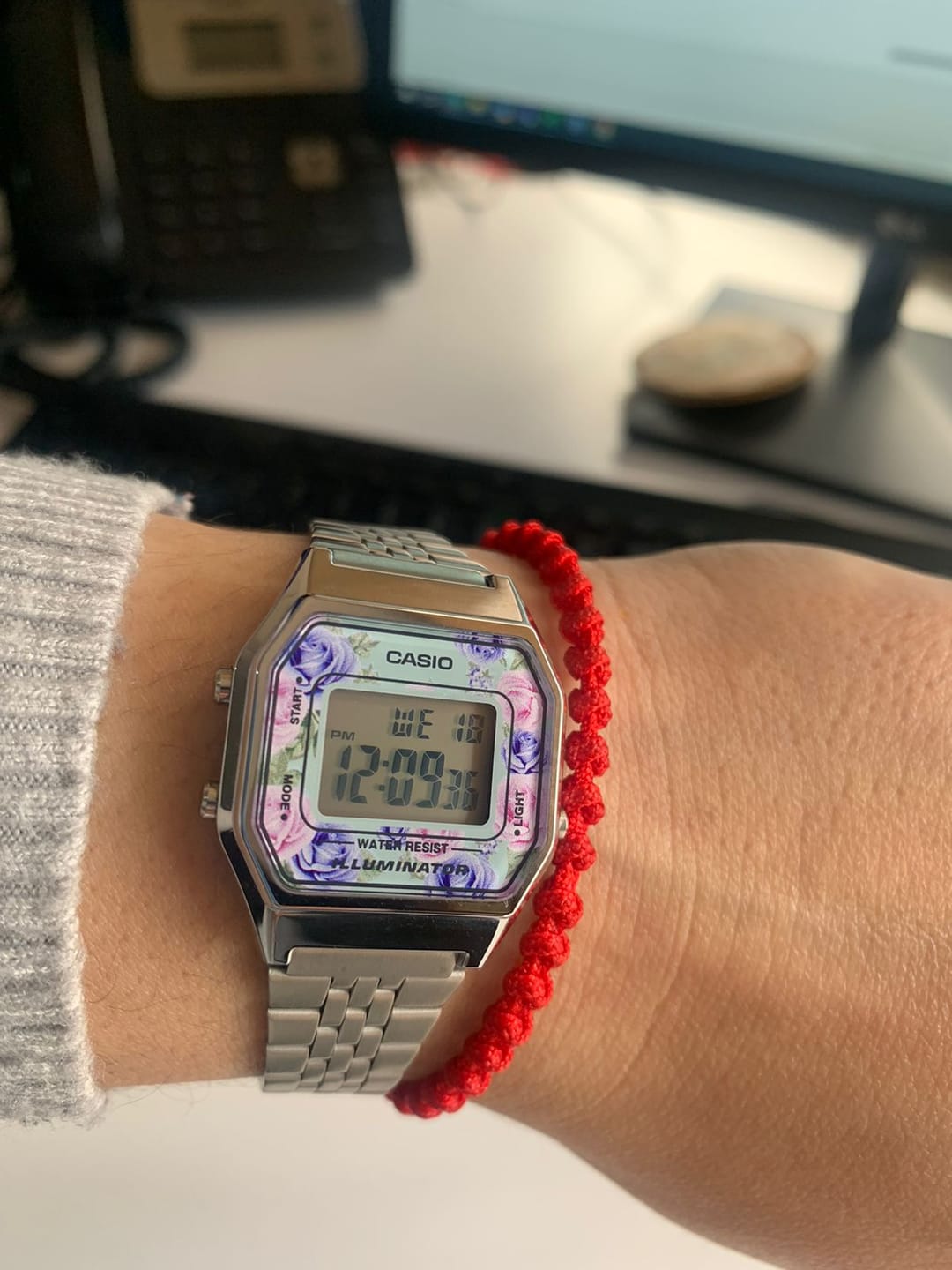 Customer photo review of Reloj Casio Vintage LA680WA-2CDF Plateado Flores