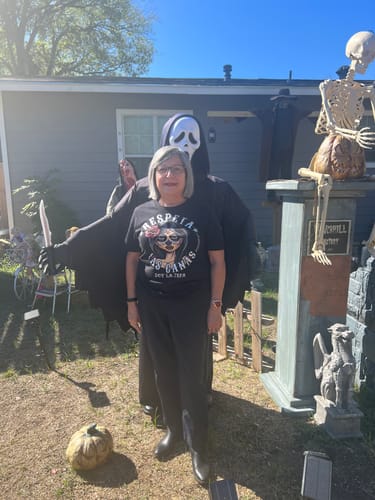 Customer photo review of Premium Bella Canvas Respeta Las Canas La Jefa Unisex Tee