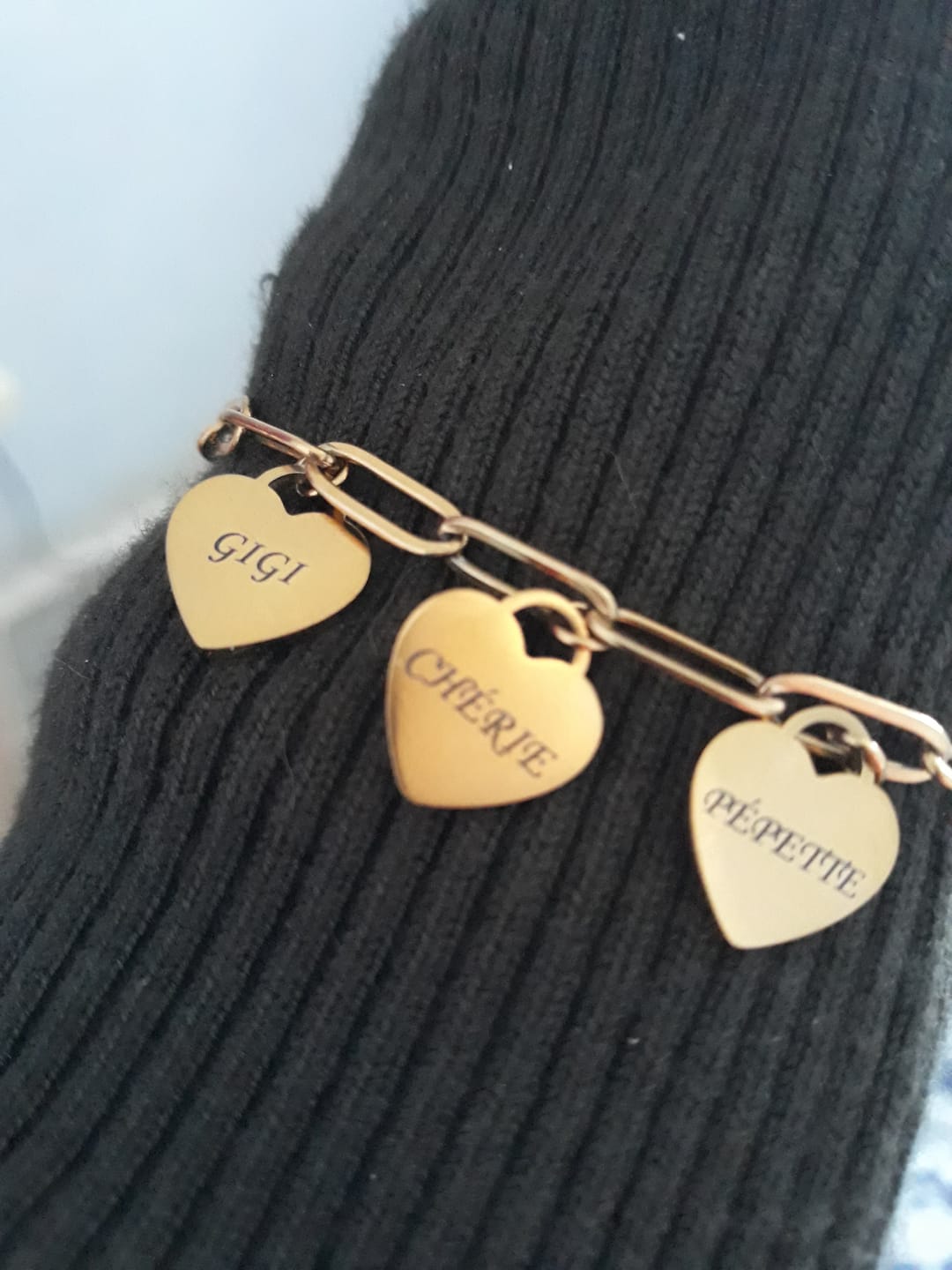 Customer photo review of Bracelet Personnalisé à Cœurs Multiples