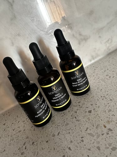 Customer photo review of Siero Acido Ialuronico + Vitamina C         -       2 al prezzo di 1 (30 ml per Siero)
