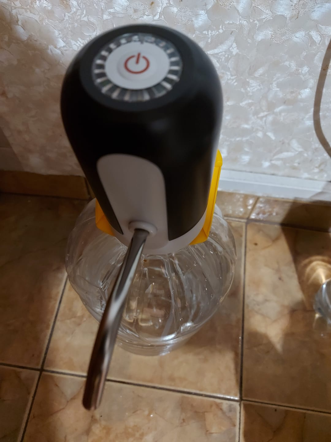Customer photo review of Електрическа помпа за вода, диспенсър с уплътнение за всякакви бутилки - Atron