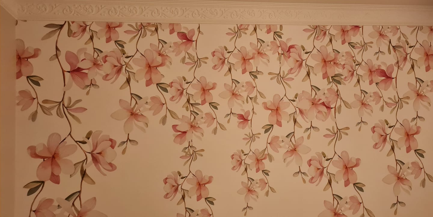 Customer photo review of Papier peint panoramique tête de lit guirlande florale