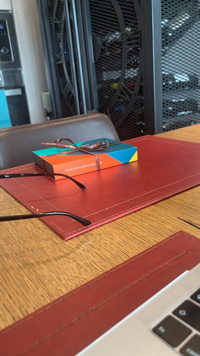 Customer photo review of Caja 22 bombones