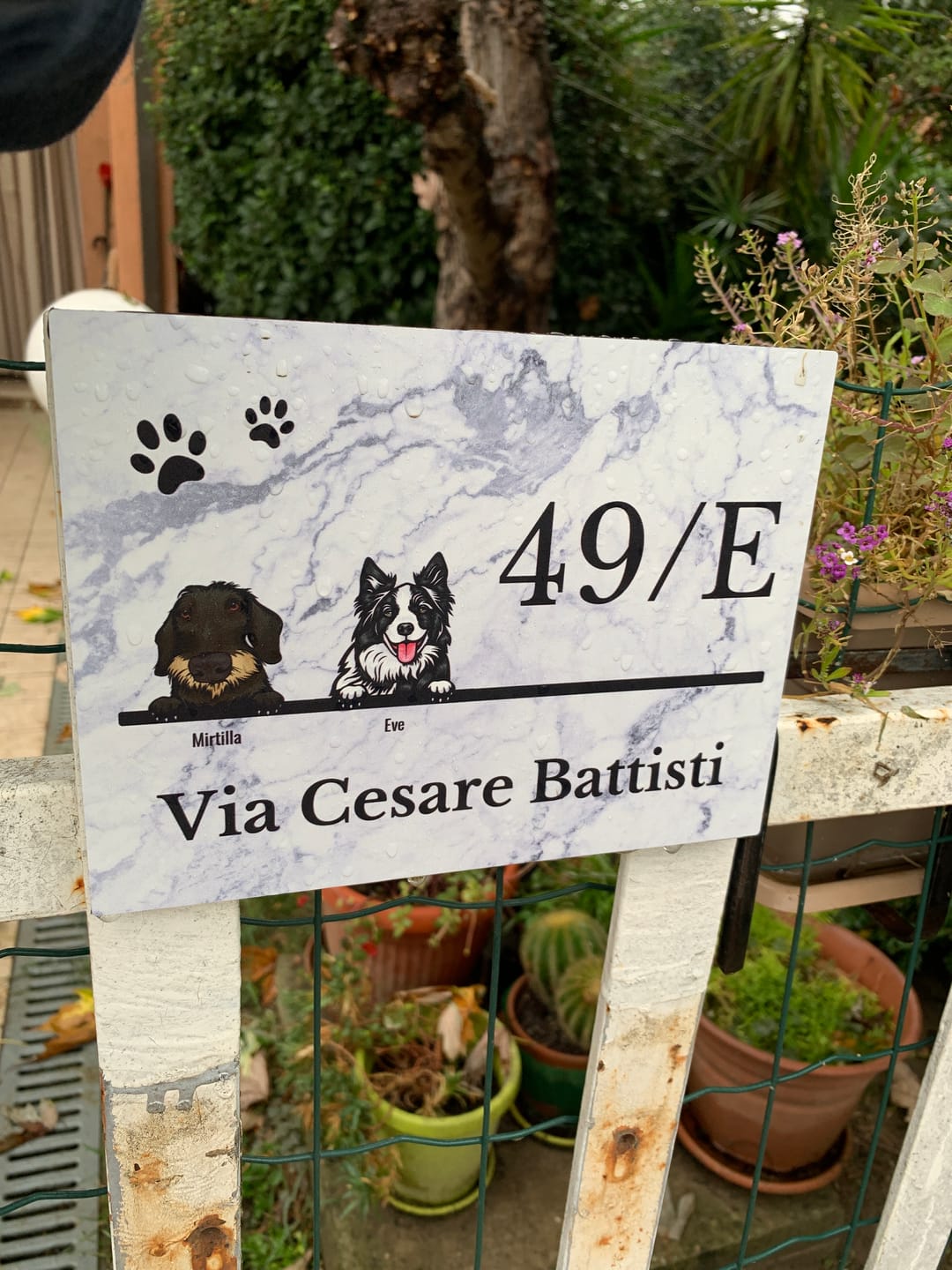 Customer photo review of Numero civico effetto marmo - Targa per porta personalizzata