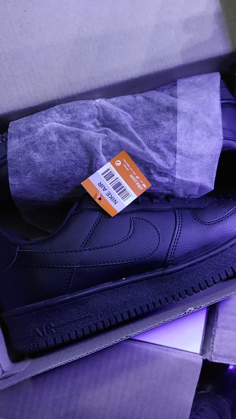 Customer photo review of Tenis 270 Negro Total